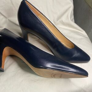 Elegant Navy Blue Leather Pumps